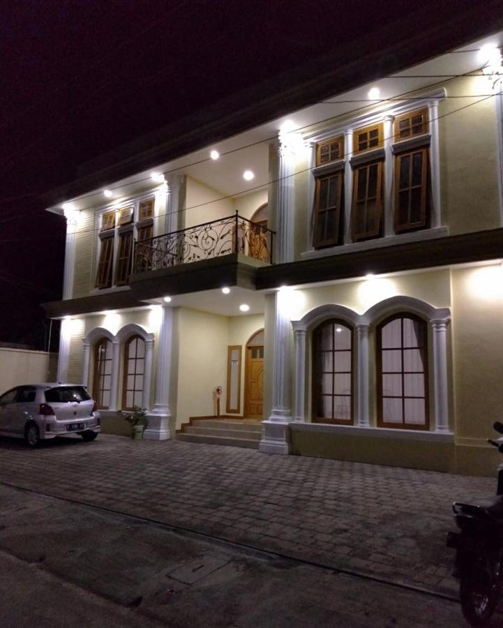 Bluefire Homestay Syariah Banyuwangi  Eksteriør billede